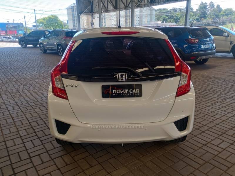 HONDA - FIT - 2016/2016 - Branca - R$ 60.000,00