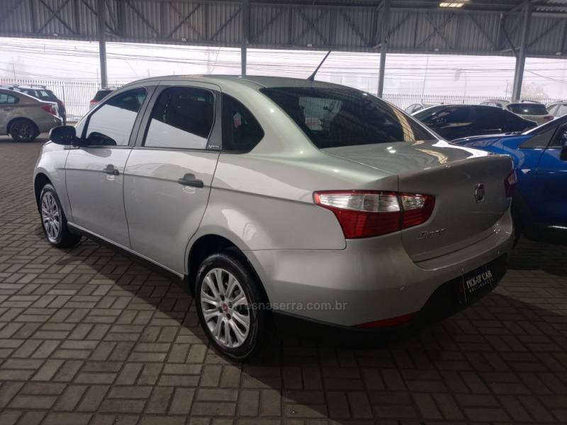 FIAT - GRAND SIENA - 2017/2018 - Prata - R$ 48.000,00