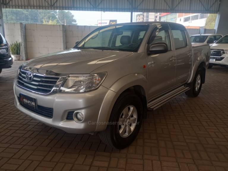 TOYOTA - HILUX - 2014/2014 - Prata - R$ 122.000,00