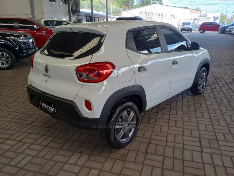 RENAULT - KWID - 2023/2024 - Branca - R$ 60.000,00