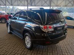 TOYOTA - HILUX SW4 - 2013/2014 - Preta - R$ 175.000,00