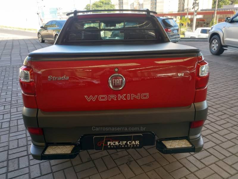 FIAT - STRADA - 2015/2015 - Vermelha - R$ 65.000,00