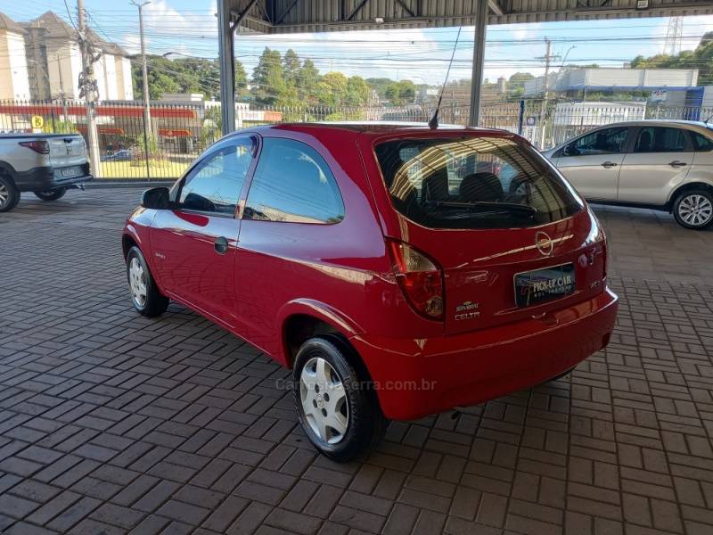 CHEVROLET - CELTA - 2010/2011 - Vermelha - R$ 24.900,00