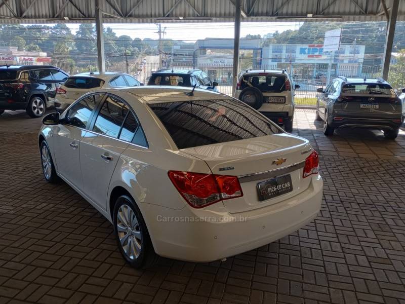 CHEVROLET - CRUZE - 2013/2014 - Branca - R$ 70.000,00