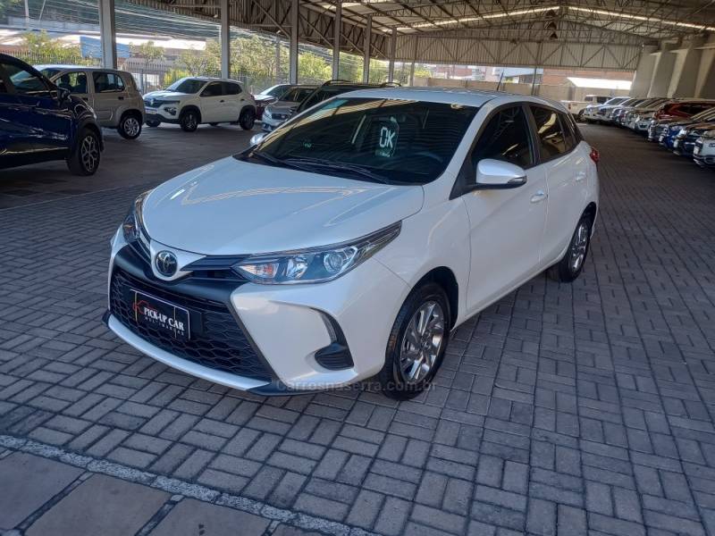 TOYOTA - YARIS - 2024/2025 - Branca - R$ 122.000,00