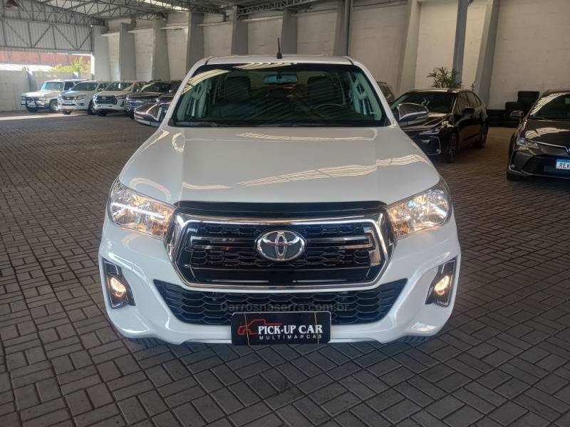 TOYOTA - HILUX - 2019/2020 - Branca - R$ 222.000,00