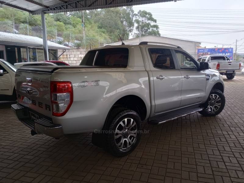 FORD - RANGER - 2021/2021 - Prata - R$ 205.000,00