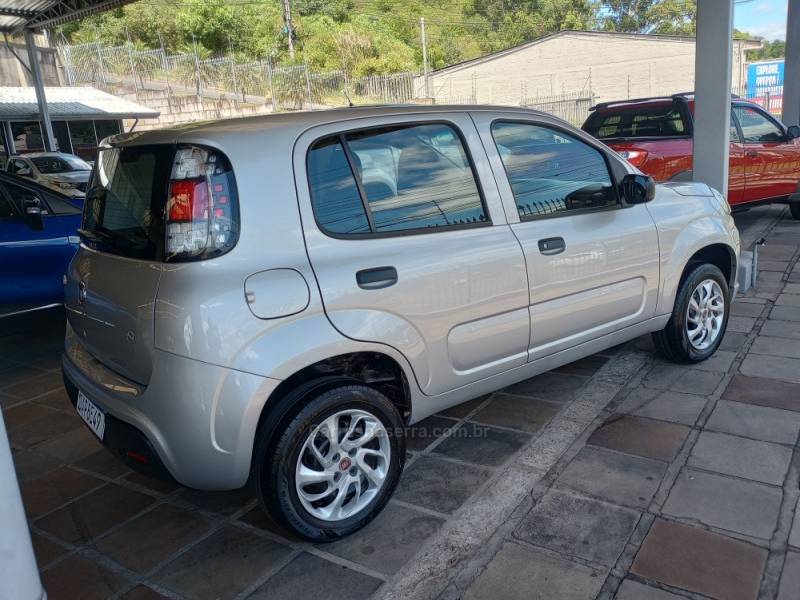 FIAT - UNO - 2021/2021 - Prata - R$ 54.000,00