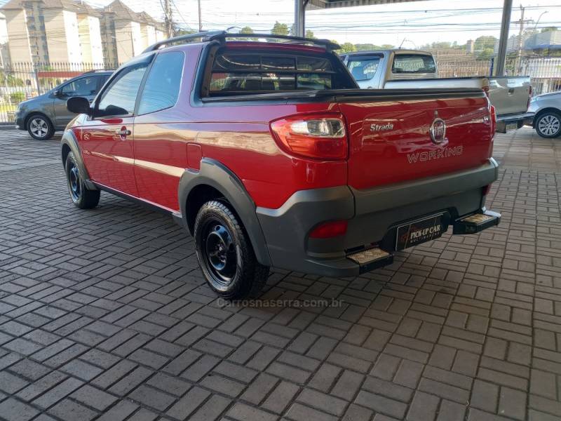 FIAT - STRADA - 2015/2015 - Vermelha - R$ 65.000,00