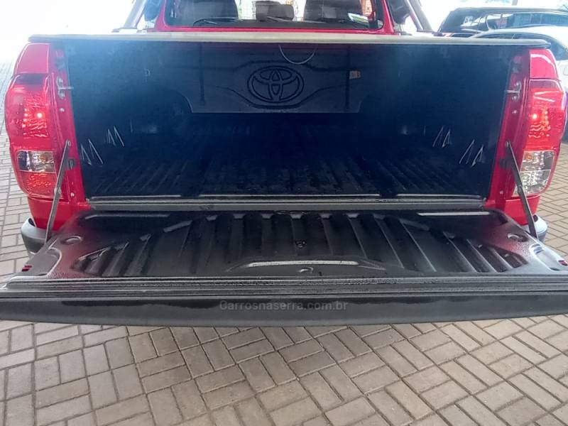 TOYOTA - HILUX - 2016/2016 - Vermelha - R$ 202.000,00