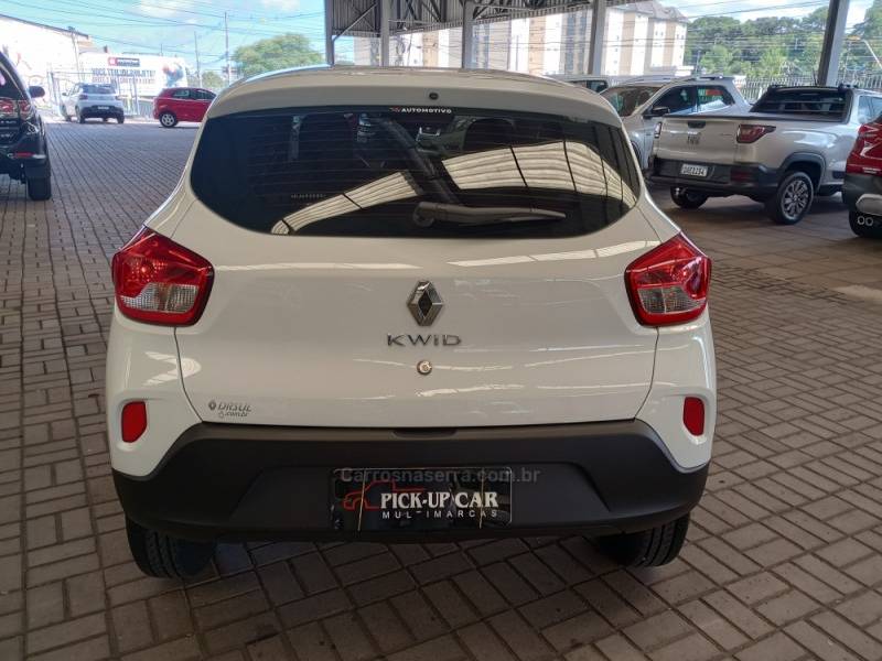 RENAULT - KWID - 2023/2024 - Branca - R$ 60.000,00