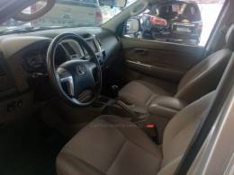 TOYOTA - HILUX - 2014/2014 - Prata - R$ 122.000,00