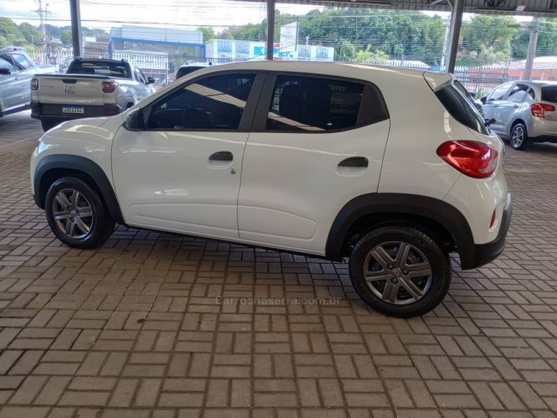 RENAULT - KWID - 2023/2024 - Branca - R$ 60.000,00