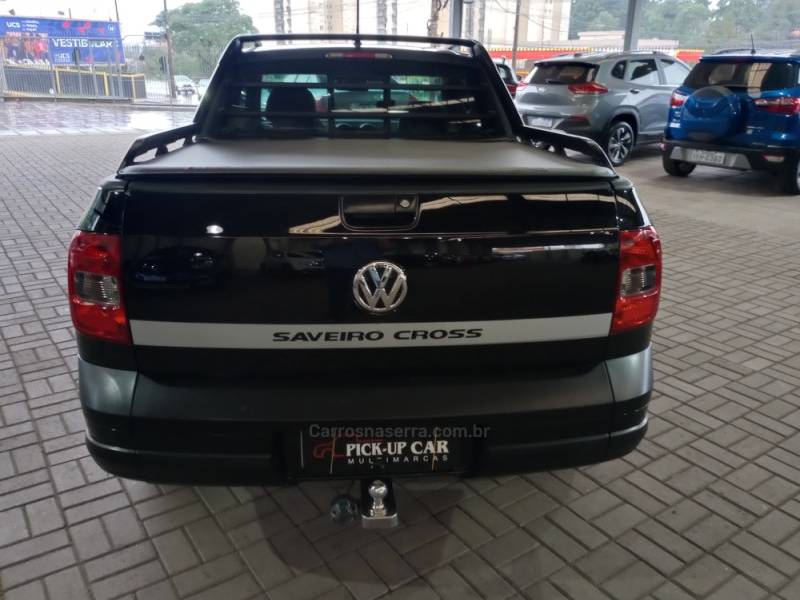 VOLKSWAGEN - SAVEIRO - 2013/2014 - Preta - R$ 65.000,00