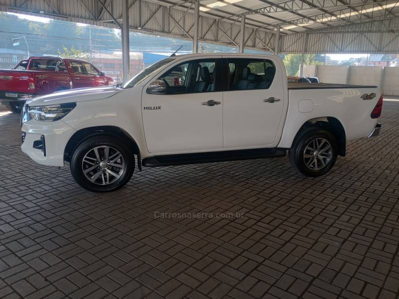 TOYOTA - HILUX - 2019/2020 - Branca - R$ 225.000,00