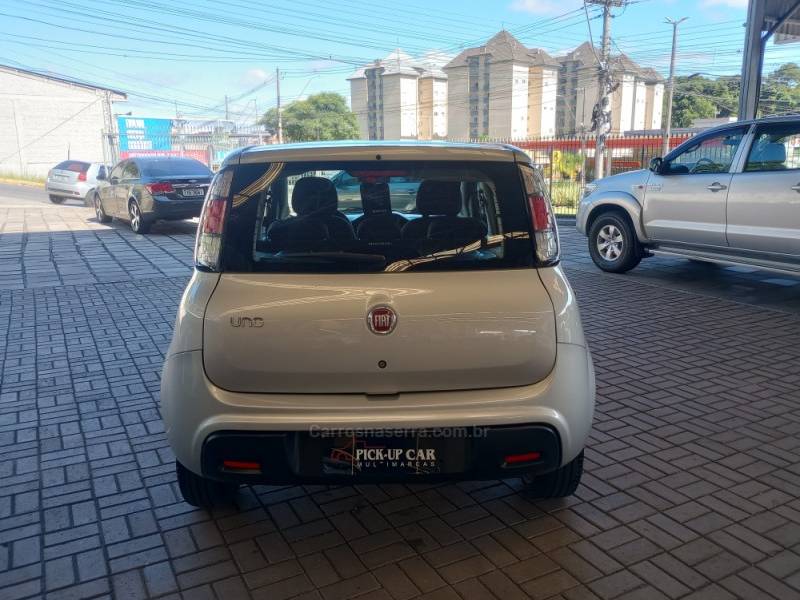 FIAT - UNO - 2021/2021 - Prata - R$ 54.000,00