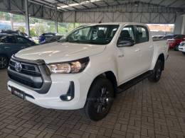 TOYOTA - HILUX - 2021/2022 - Branca - R$ 265.000,00