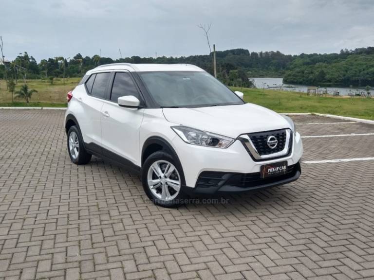 NISSAN - KICKS - 2020/2021 - Branca - R$ 92.000,00