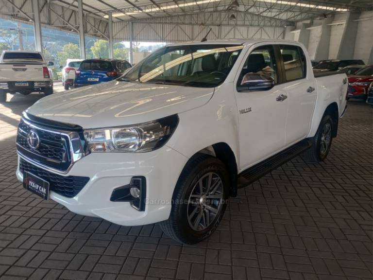 TOYOTA - HILUX - 2019/2020 - Branca - R$ 222.000,00