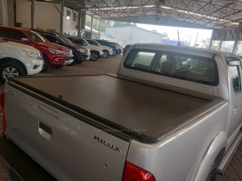 TOYOTA - HILUX - 2014/2014 - Prata - R$ 122.000,00