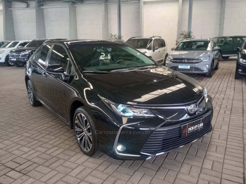 TOYOTA - COROLLA - 2020/2021 - Preta - R$ 137.000,00