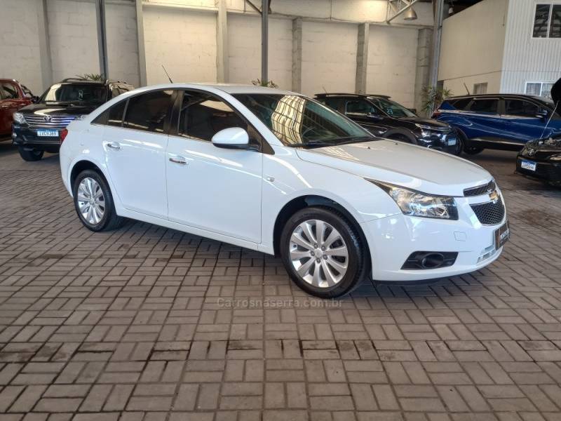 CHEVROLET - CRUZE - 2013/2014 - Branca - R$ 70.000,00