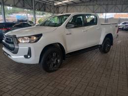 TOYOTA - HILUX - 2021/2022 - Branca - R$ 262.000,00