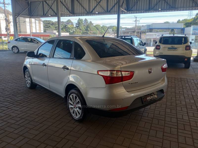 FIAT - GRAND SIENA - 2017/2018 - Prata - R$ 48.000,00