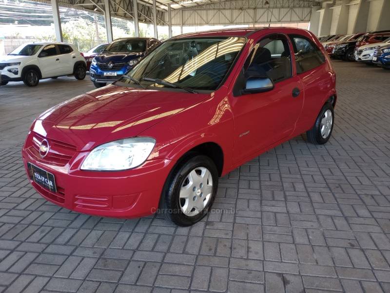 CHEVROLET - CELTA - 2010/2011 - Vermelha - R$ 25.000,00