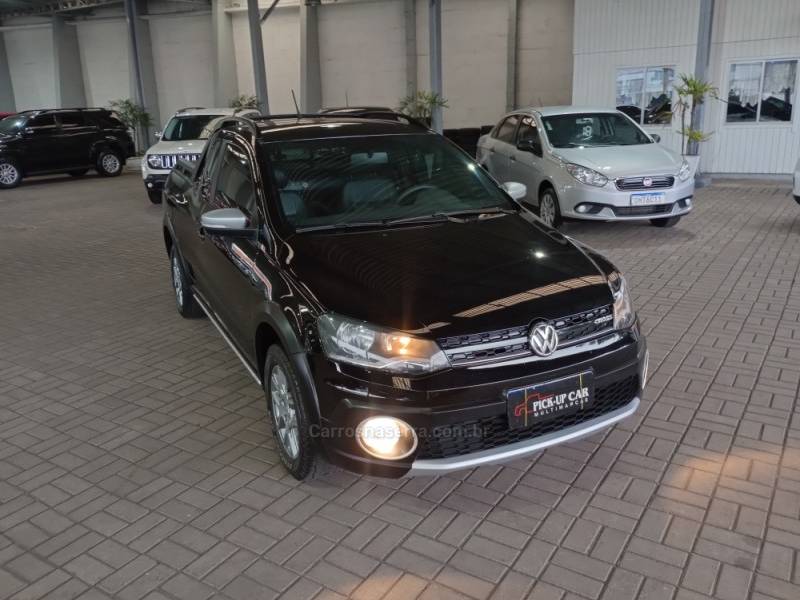 VOLKSWAGEN - SAVEIRO - 2013/2014 - Preta - R$ 65.000,00