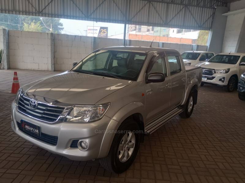 TOYOTA - HILUX - 2014/2014 - Prata - R$ 122.000,00