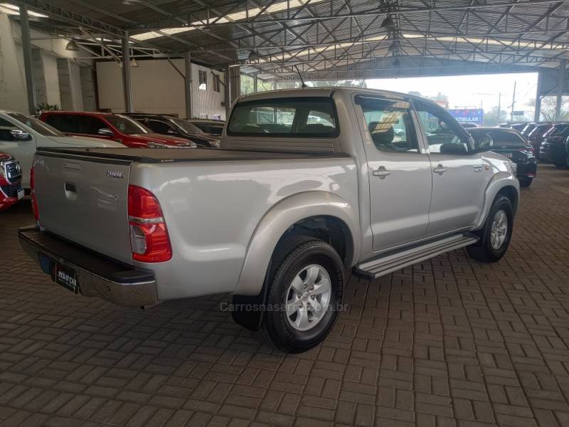 TOYOTA - HILUX - 2014/2014 - Prata - R$ 122.000,00