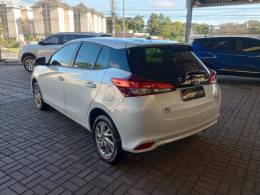 TOYOTA - YARIS - 2024/2025 - Branca - R$ 122.000,00