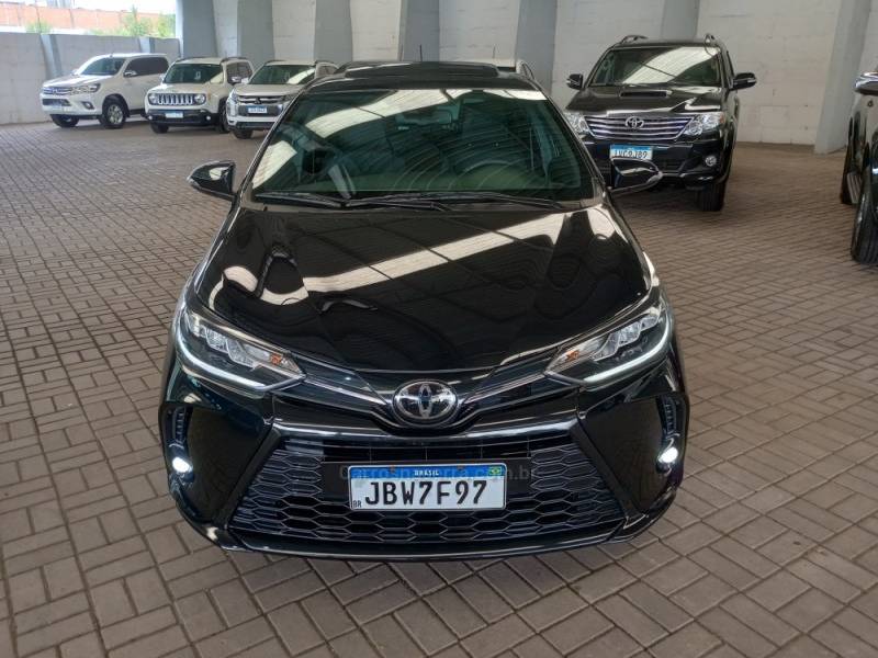 TOYOTA - YARIS - 2023/2023 - Preta - R$ 112.000,00