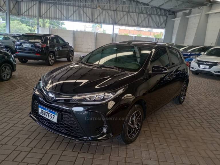 TOYOTA - YARIS - 2023/2023 - Preta - R$ 112.000,00