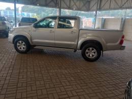 TOYOTA - HILUX - 2014/2014 - Prata - R$ 122.000,00