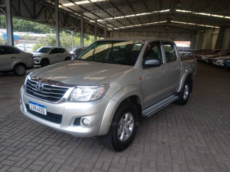 TOYOTA - HILUX - 2014/2014 - Prata - R$ 122.000,00