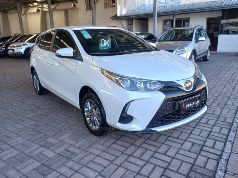 TOYOTA - YARIS - 2024/2025 - Branca - R$ 122.000,00