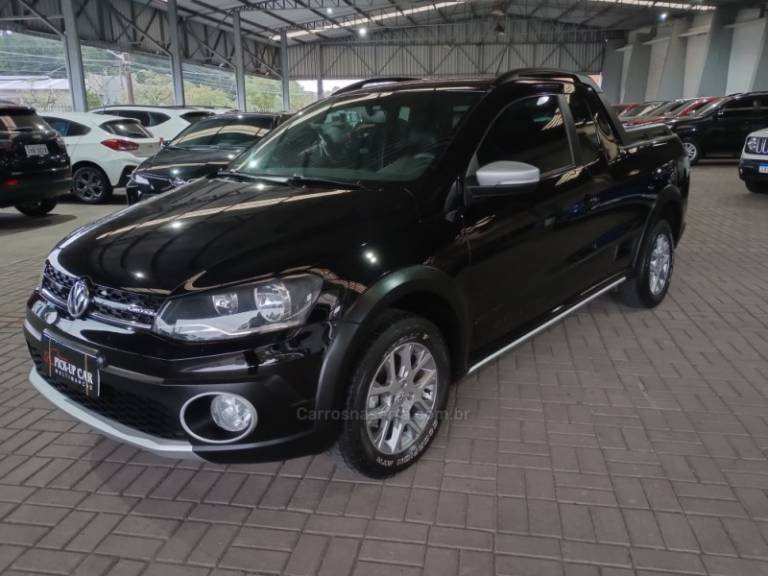 VOLKSWAGEN - SAVEIRO - 2013/2014 - Preta - R$ 65.000,00