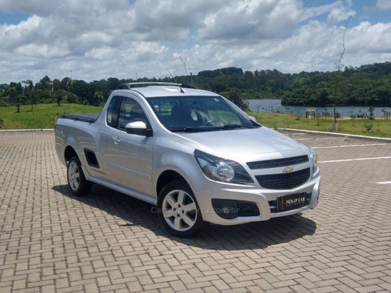 CHEVROLET - MONTANA - 2013/2013 - Prata - R$ 50.000,00