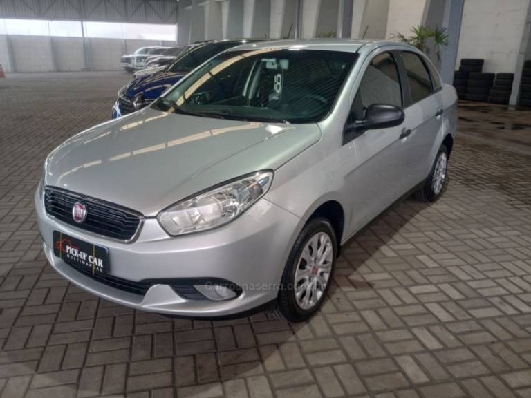 FIAT - GRAND SIENA - 2017/2018 - Prata - R$ 48.000,00