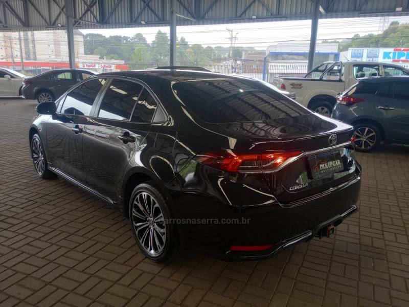 TOYOTA - COROLLA - 2020/2021 - Preta - R$ 137.000,00