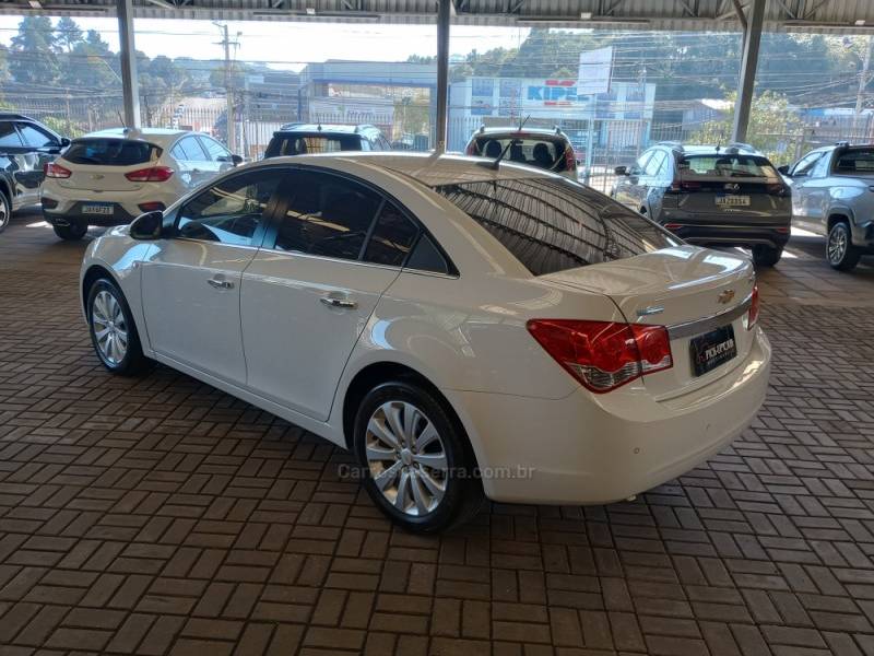 CHEVROLET - CRUZE - 2013/2014 - Branca - R$ 70.000,00